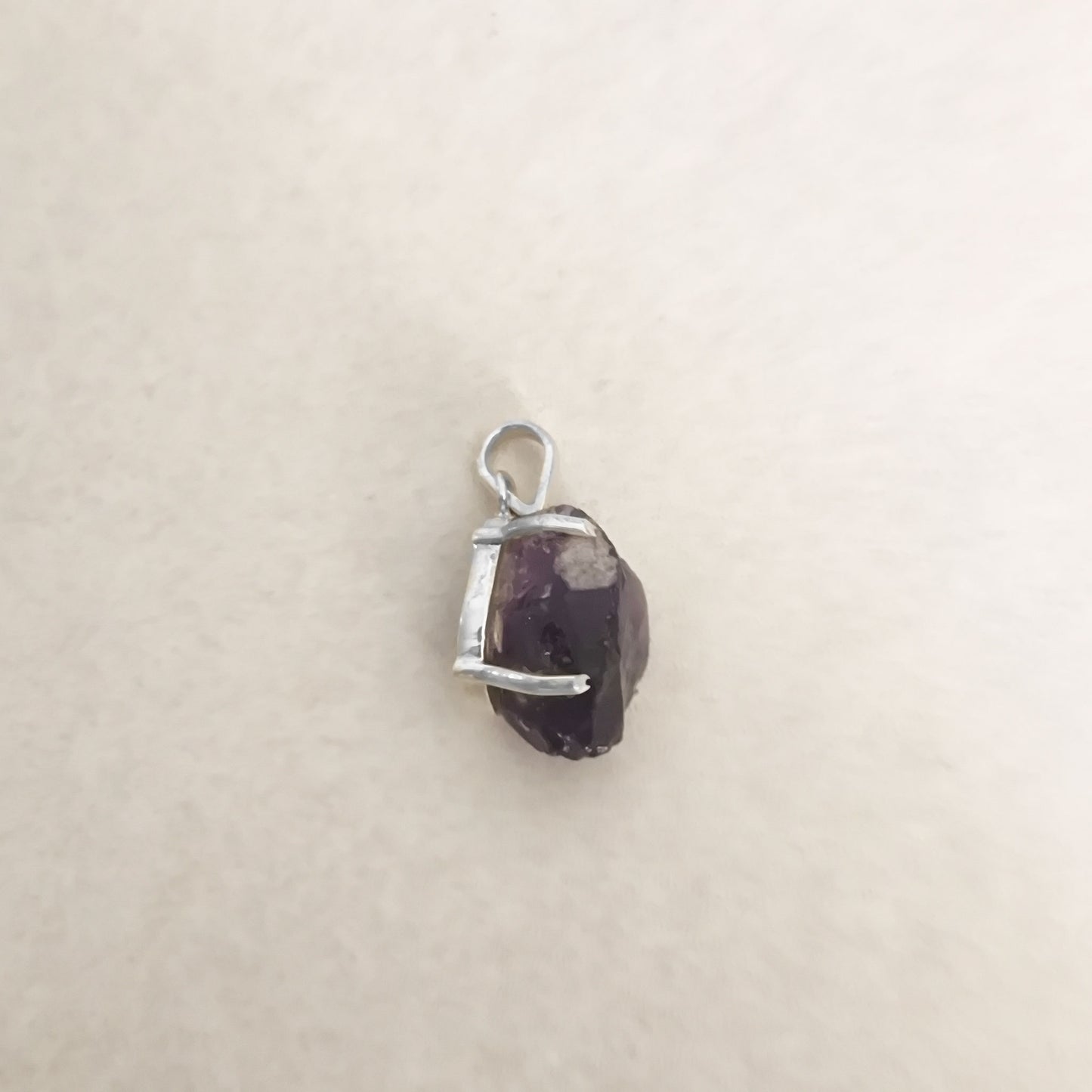 Colgante de Amatista Natural - Piedra de Paz y Transformación Espiritual