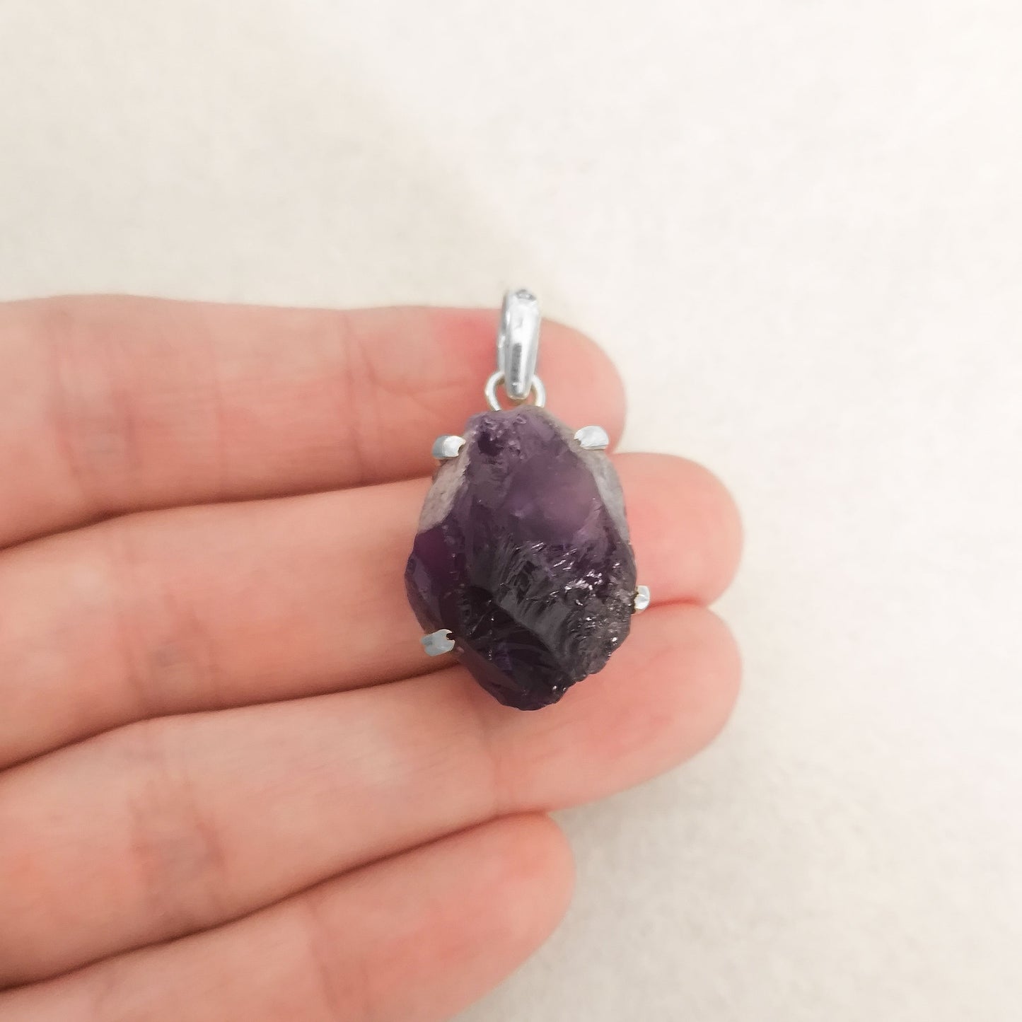 Colgante de Amatista Natural - Piedra de Paz y Transformación Espiritual