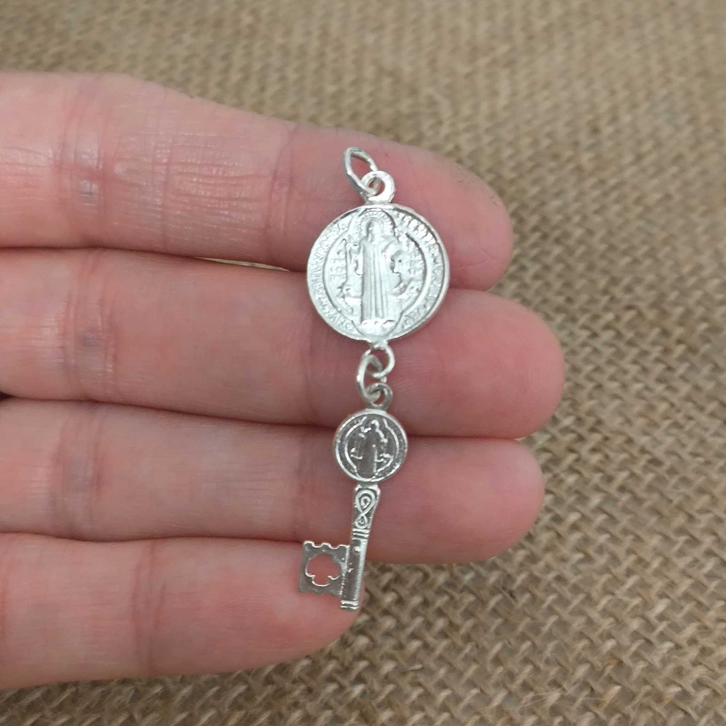 Colgante "Llave Maestra de la Fe" en Plata de Ley - El Poder Dual de San Benito