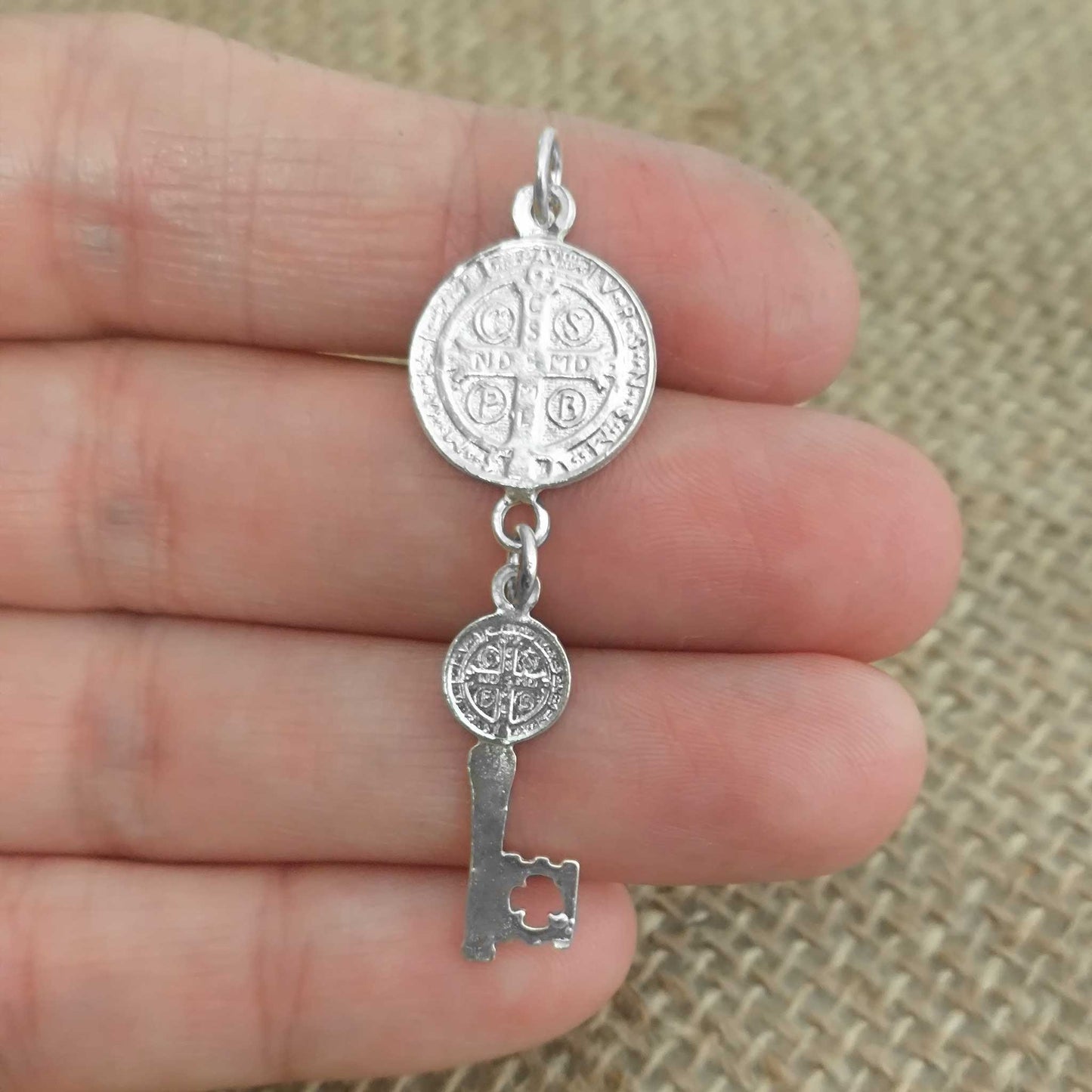 Colgante "Llave Maestra de la Fe" en Plata de Ley - El Poder Dual de San Benito