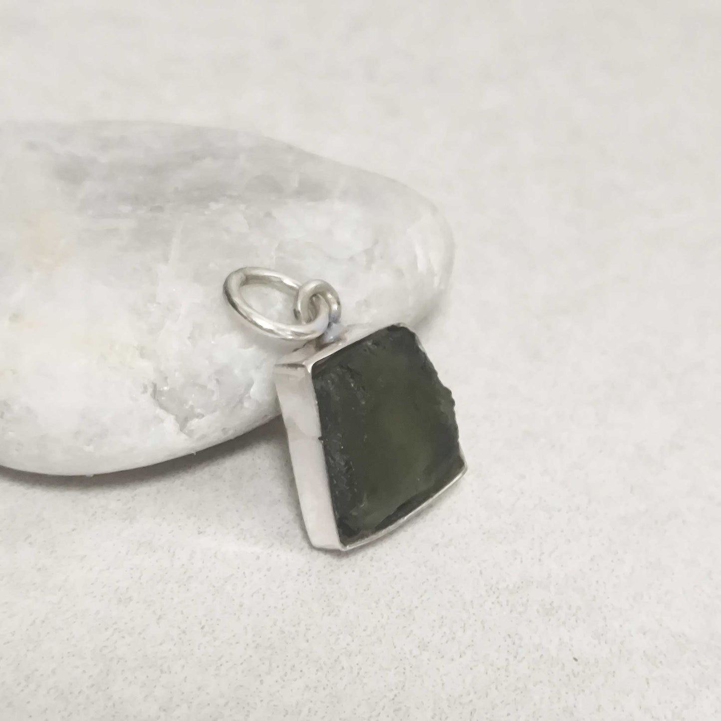 Colgante Moldavita en Plata de Ley 925 - Piedra Natural Transformadora