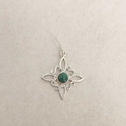 Colgante Nudo de Bruja en Plata de Ley 925 con Malaquita Natural