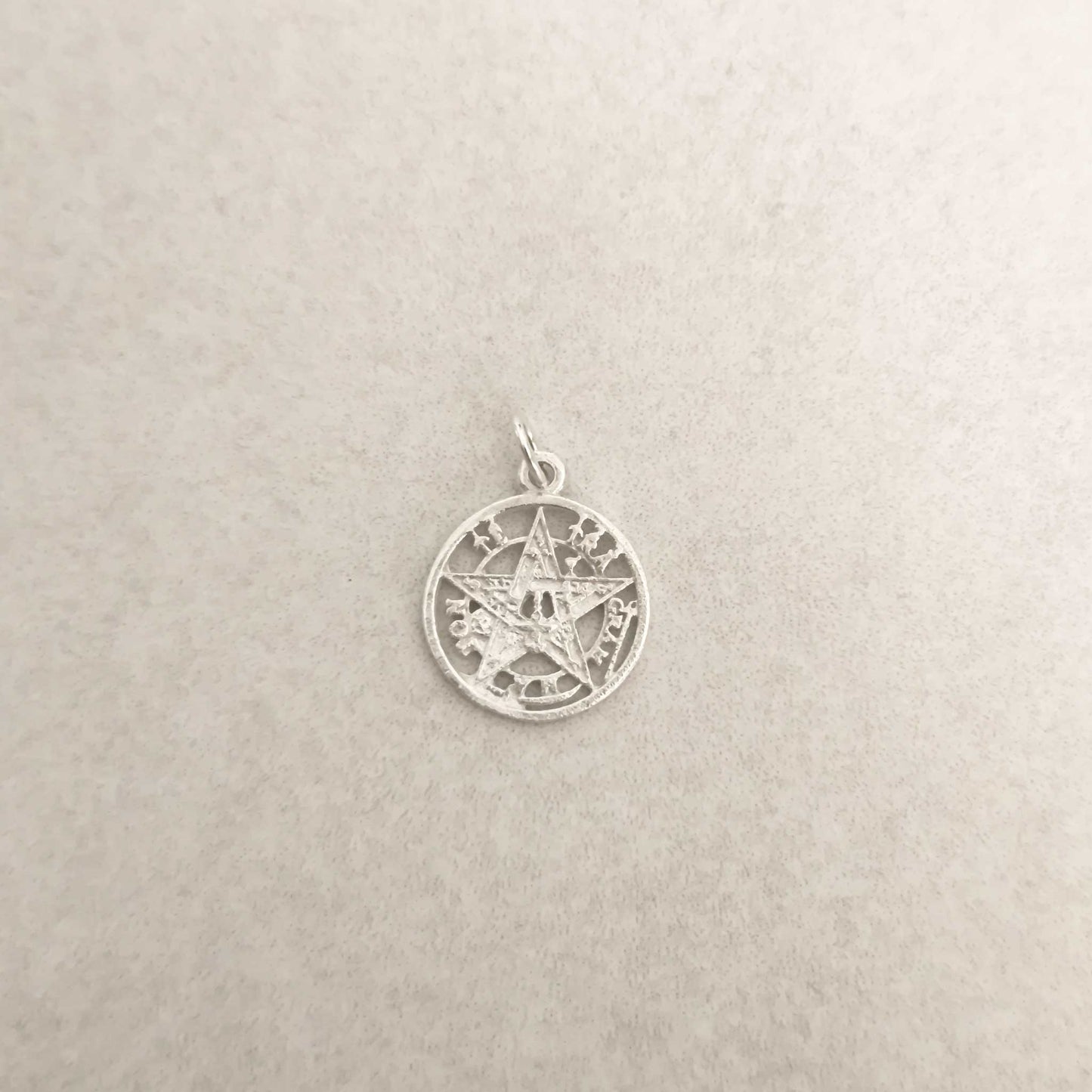 Colgante Tetragramatón en Plata de Ley 16 mm - Protección Espiritual y Poder Divino