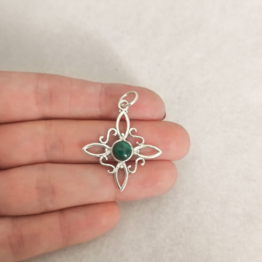 Colgante Nudo de Bruja en Plata de Ley 925 con Malaquita Natural