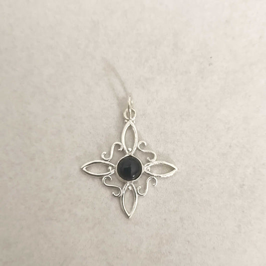 Colgante Nudo de Bruja en Plata de Ley 925 con Ónix Natural