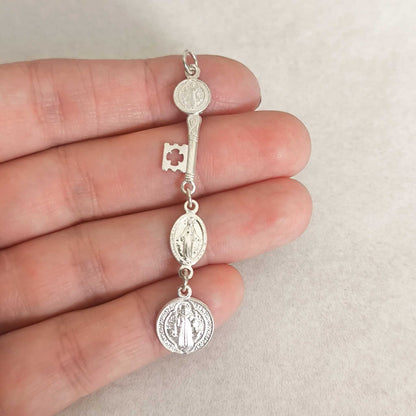 Colgante Triple Protección en Plata 925 - Llave San Benito, Medalla Milagrosa y San Judas Tadeo
