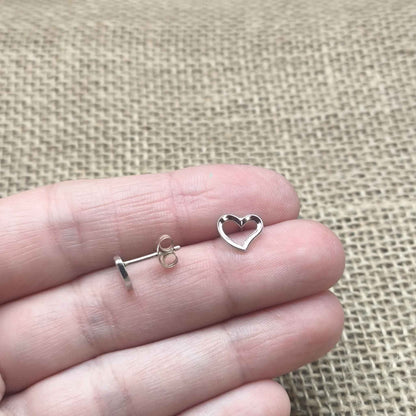 Pendientes "Latido de Plata" - Corazones de Plata de Ley 925 (7x8 mm) - Amuleto de Amor Propio y Armonía Emocional