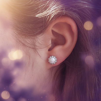 Pendientes "Luz de Luna" – Perla Cultivada y Orla de Circonitas en Plata Rodiada