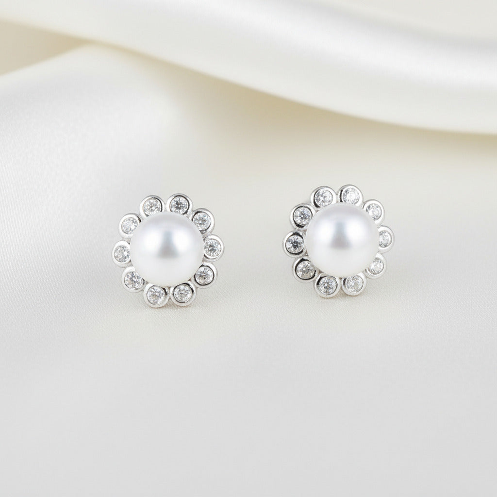 Pendientes "Luz de Luna" – Perla Cultivada y Orla de Circonitas en Plata Rodiada