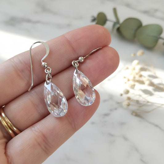 Pendientes de Lágrima en Plata de Ley 925 y Cristal Facetado - Regalo Elegante para Mujer