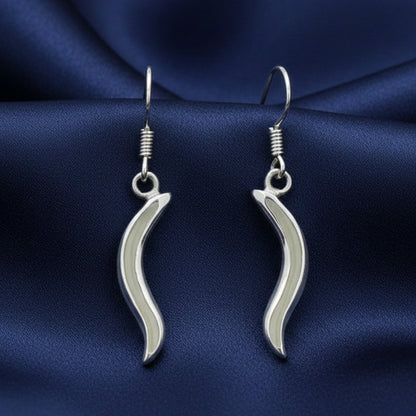 Pendientes Largos Ondulados de Plata de Ley 925 y Nácar Natural - Joyería Elegante de Inspiración Orgánica y Regalo Sofisticado