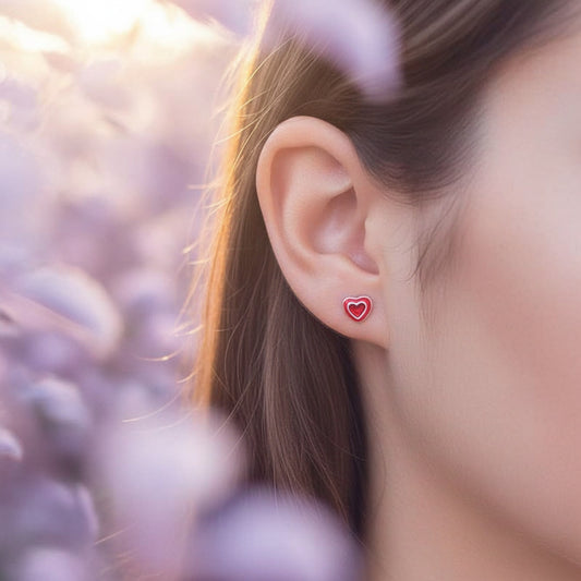 Pendientes "Corazón de Fuego" – Plata de Ley y Doble Esmalte Rojo Vibrante (7.5 mm)