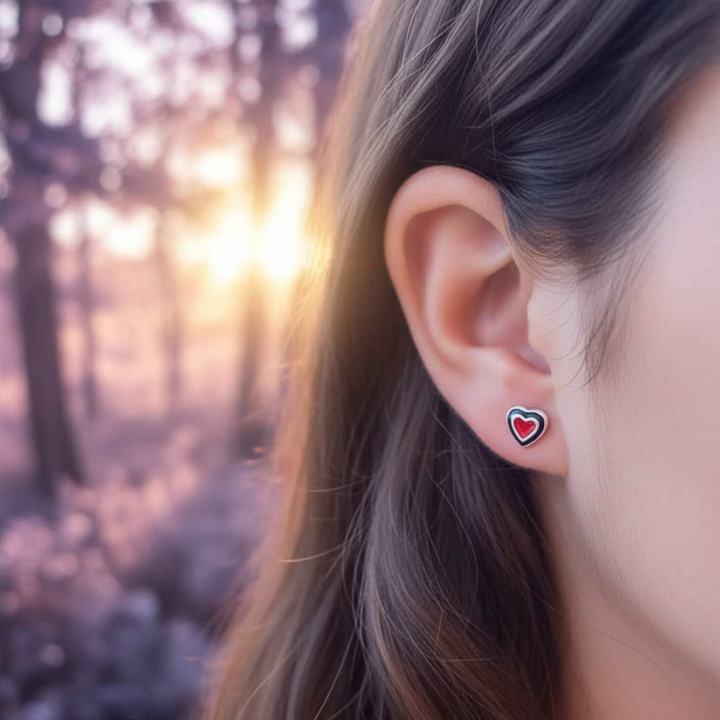 Pendientes "Eternal Duality" – Corazones en Plata de Ley con Esmalte Rojo y Negro Místico (7.5 mm)