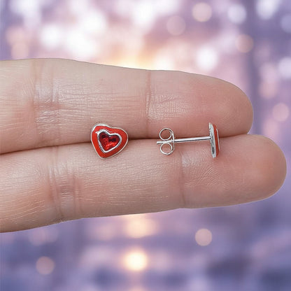 Pendientes "Corazón de Fuego" – Plata de Ley y Doble Esmalte Rojo Vibrante (7.5 mm)