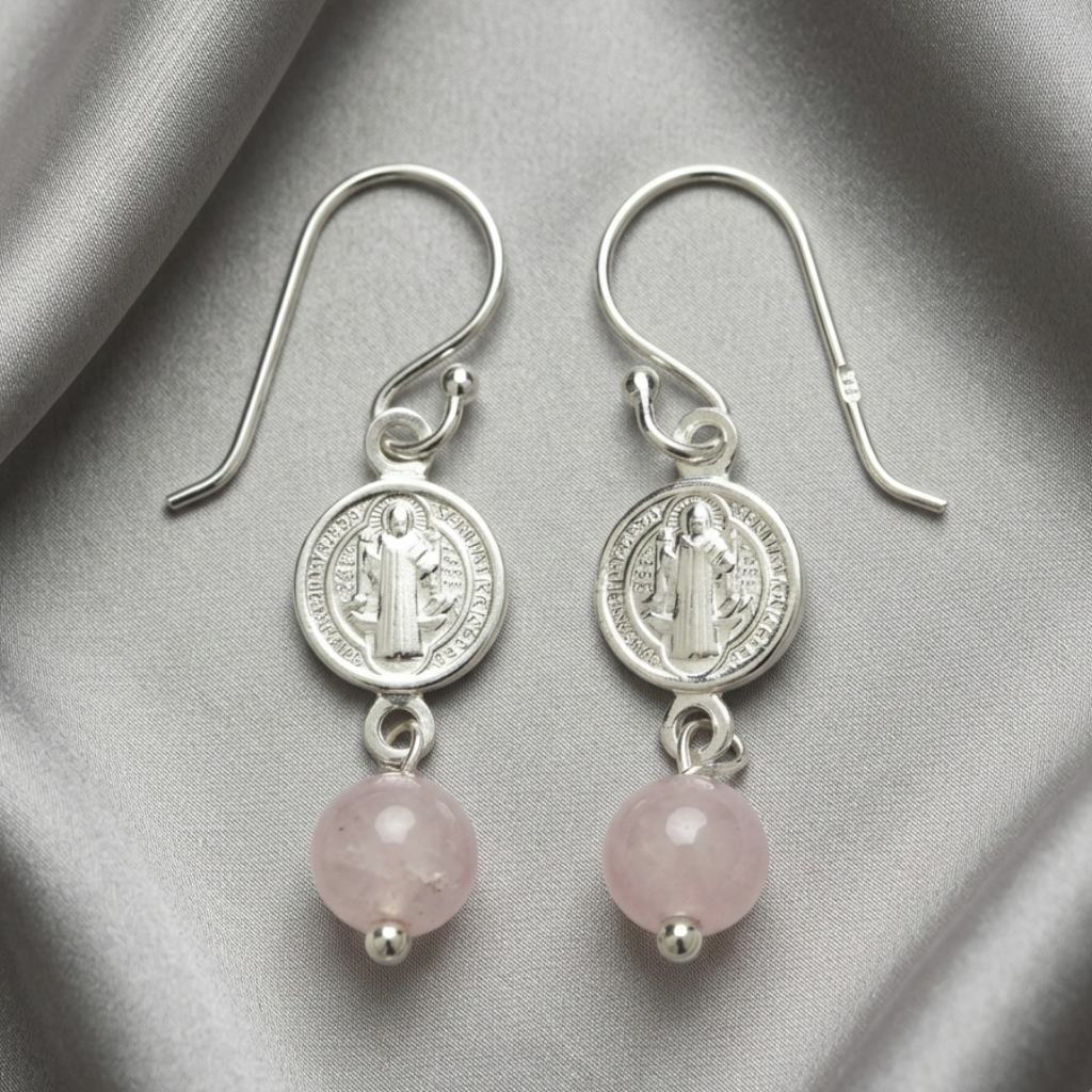 Pendientes San Benito y Cuarzo Rosa en Plata de Ley 925 - Amuleto de Protección y Regalo