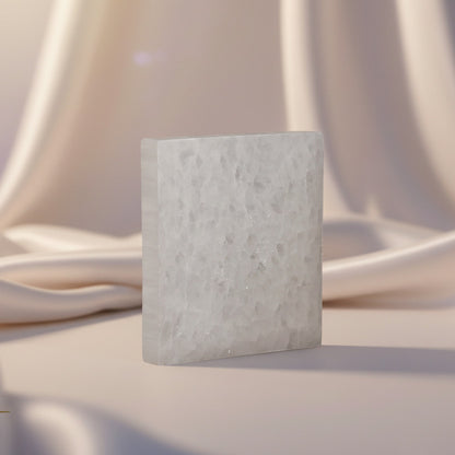 Placa Cuadrada de Selenita Natural 10 cm – Base de Armonía y Claridad Astral