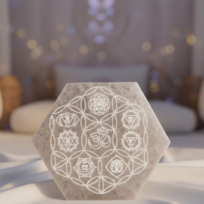 Placa Hexagonal de Selenita Chakras – Base de Alineación y Equilibrio Astral