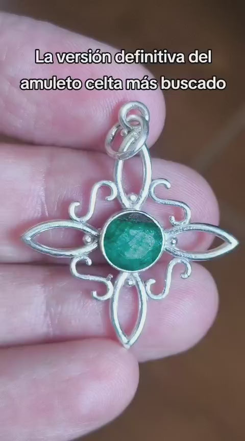 Colgante Nudo de Bruja MAXI (Plata de Ley 925) - Amuleto Celta de Protección con Gema Central Verde (31.4 mm)