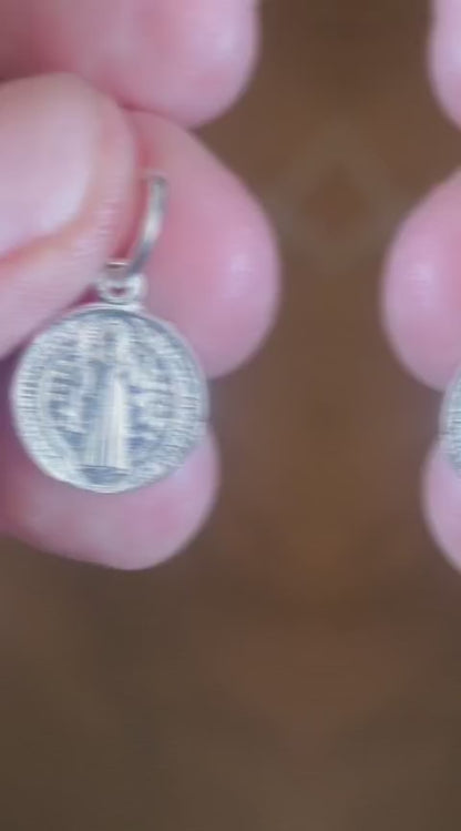 Colgante "Protección Atemporal" – San Benito de 10.8 mm en Plata de Ley 925