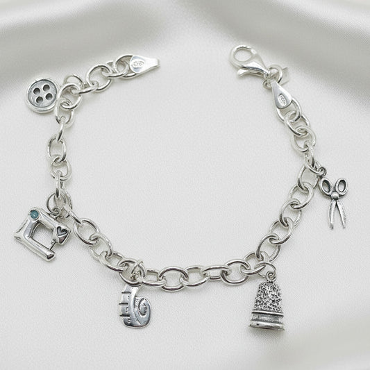 Pulsera "Legado Creativo" – Plata de Ley 925 con 5 Charms de Costura (19.5cm)