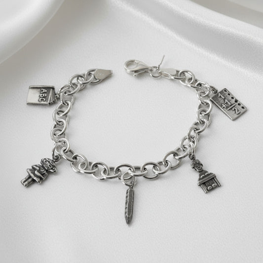 Pulsera "Vocación de Luz" – Plata de Ley con Charms de la Profesora (Cadena Rolo 19.5 cm)