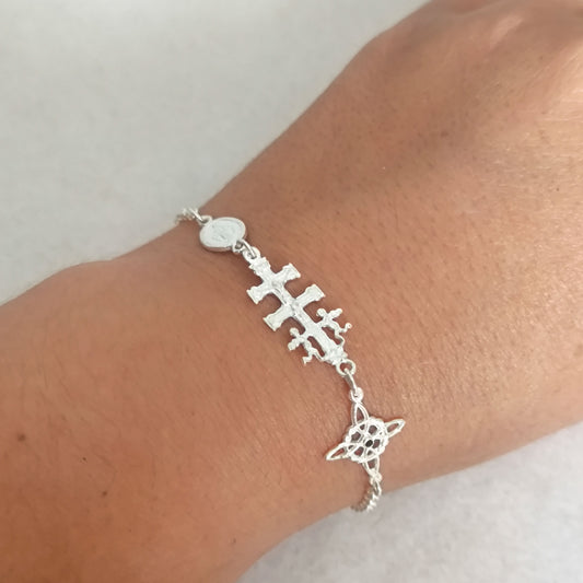 Pulsera de Plata de Ley Triple Protección: Nudo de Bruja, Cruz de Caravaca y San Benito