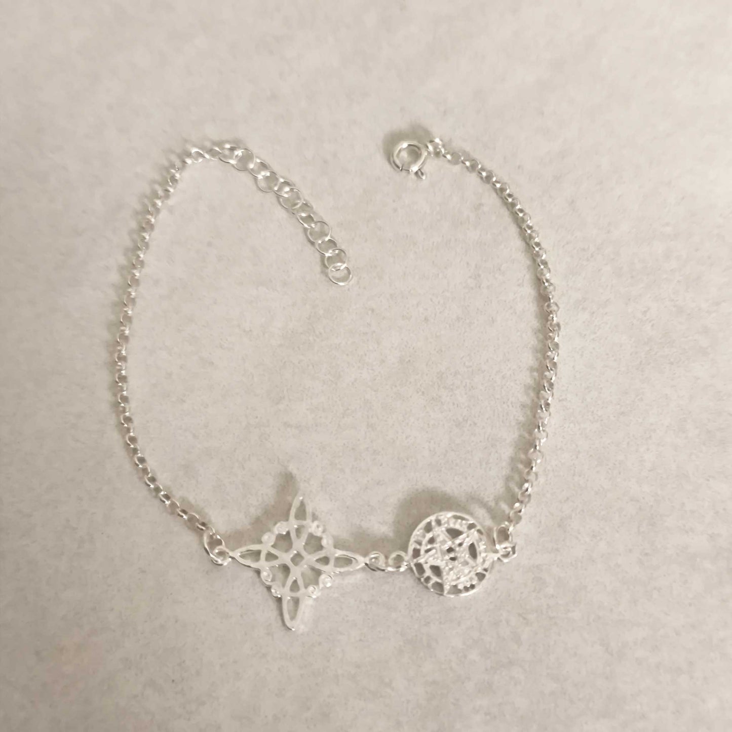 Pulsera de Doble Protección en Plata 925 - Nudo de Bruja y Tetragramatón