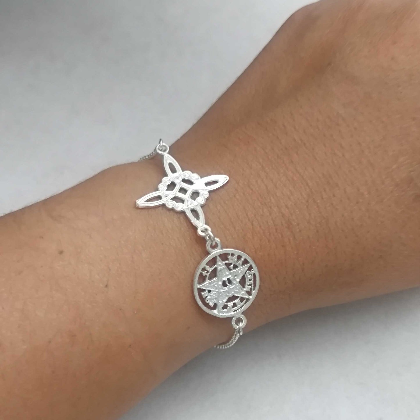 Pulsera de Plata 925 con Nudo de Bruja y Tetragramatón - Transformación, Intuición y Protección