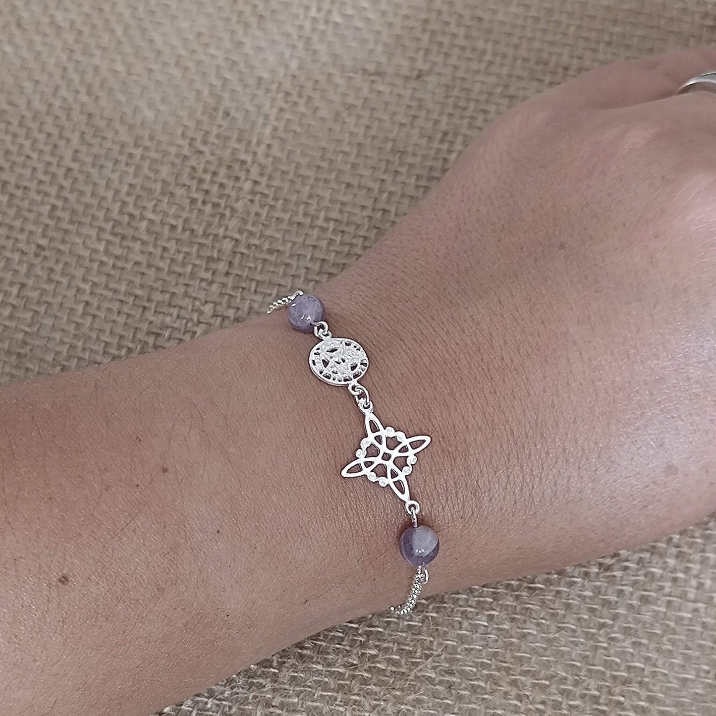 Pulsera de Plata de Ley 925 con Nudo de Bruja, Tetragramatón y Amatista — Protección y Armonía Espiritual