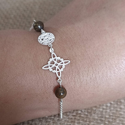 Pulsera de Plata de Ley 925 con Nudo de Bruja, Tetragramatón y Ojo de Tigre — Protección, Fuerza y Equilibrio