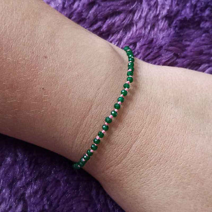 Pulsera Fina de Plata de Ley y Baño de Rodio con Cuentas de Ónix Verde (15 + 3 cm)