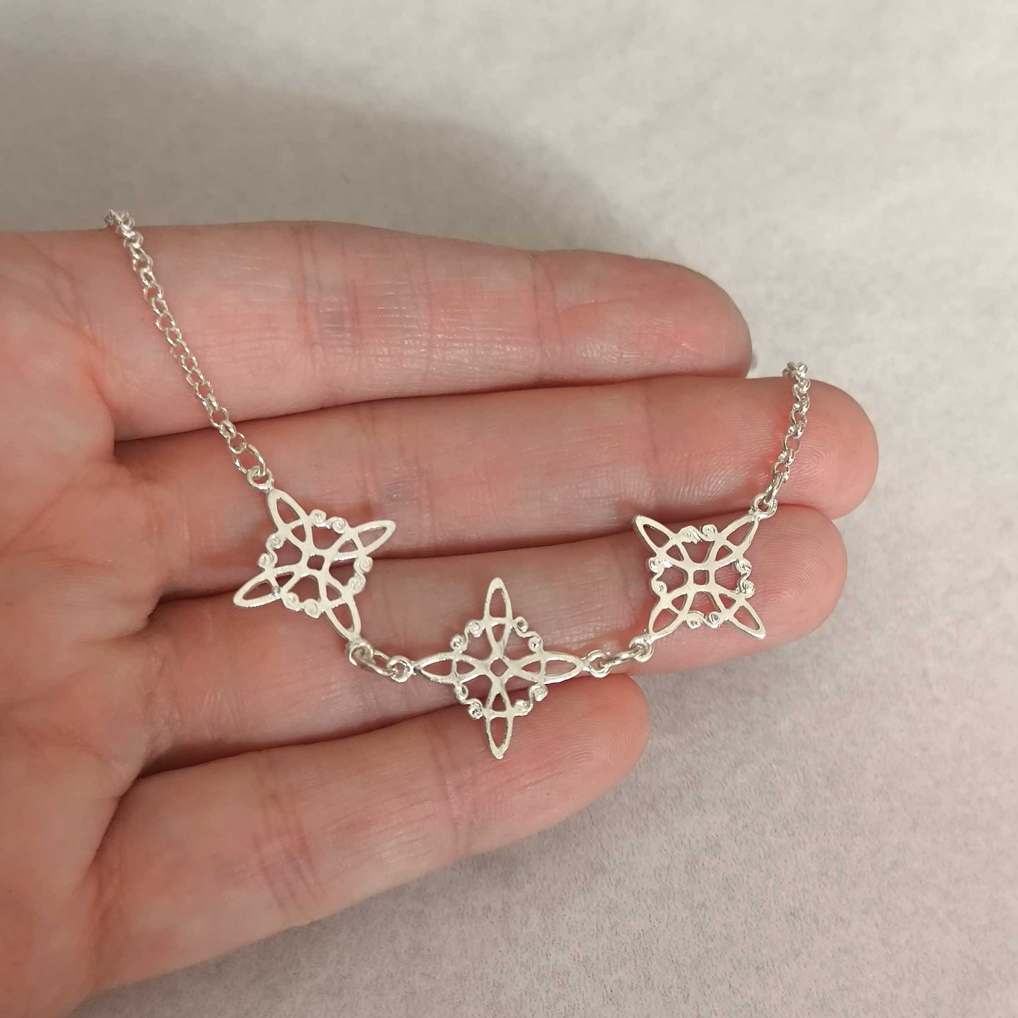 Pulsera de Plata de Ley con Nudos de Bruja - Talismán de Protección Espiritual