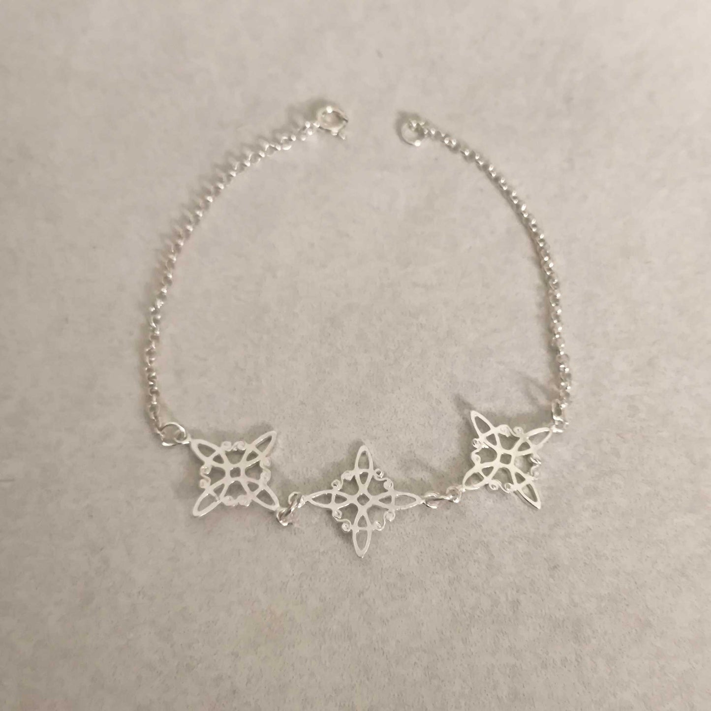 Pulsera de Plata de Ley con Nudos de Bruja - Talismán de Protección Espiritual