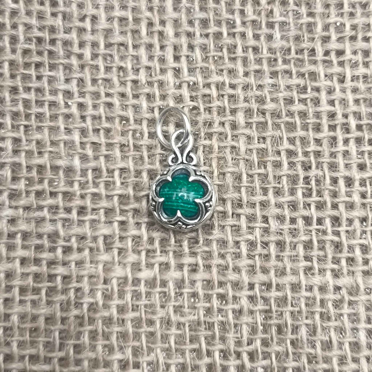 Colgante Gotland (Plata de Ley 925) con Malaquita - Transformación Radical, Protección Energética y Limpieza Profunda