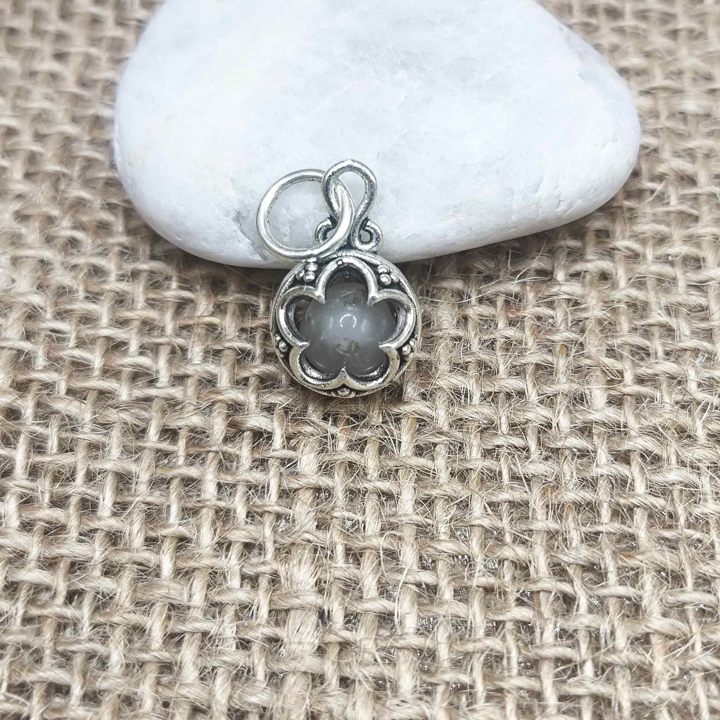 Colgante Gotland (Plata de Ley 925) con Cuarzo Rosa - Sanación Emocional, Paz Profunda y Amor Incondicional