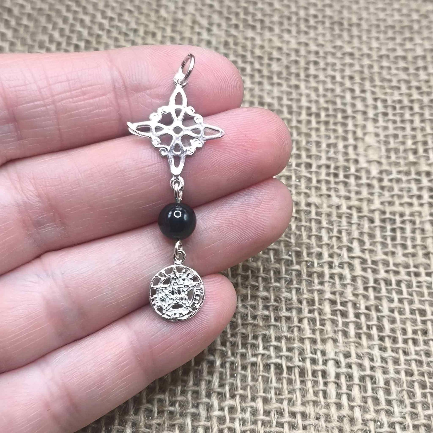 Colgante Triple Protección de Base (Plata de Ley) - Nudo de Bruja, Tetragramatón y Ónix Negro