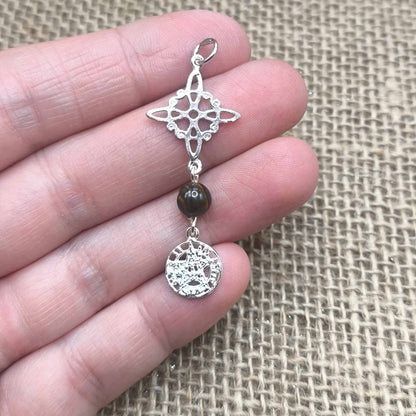 Colgante Triple Protección de Poder (Plata de Ley) - Nudo de Bruja, Tetragramatón y Ojo de Tigre