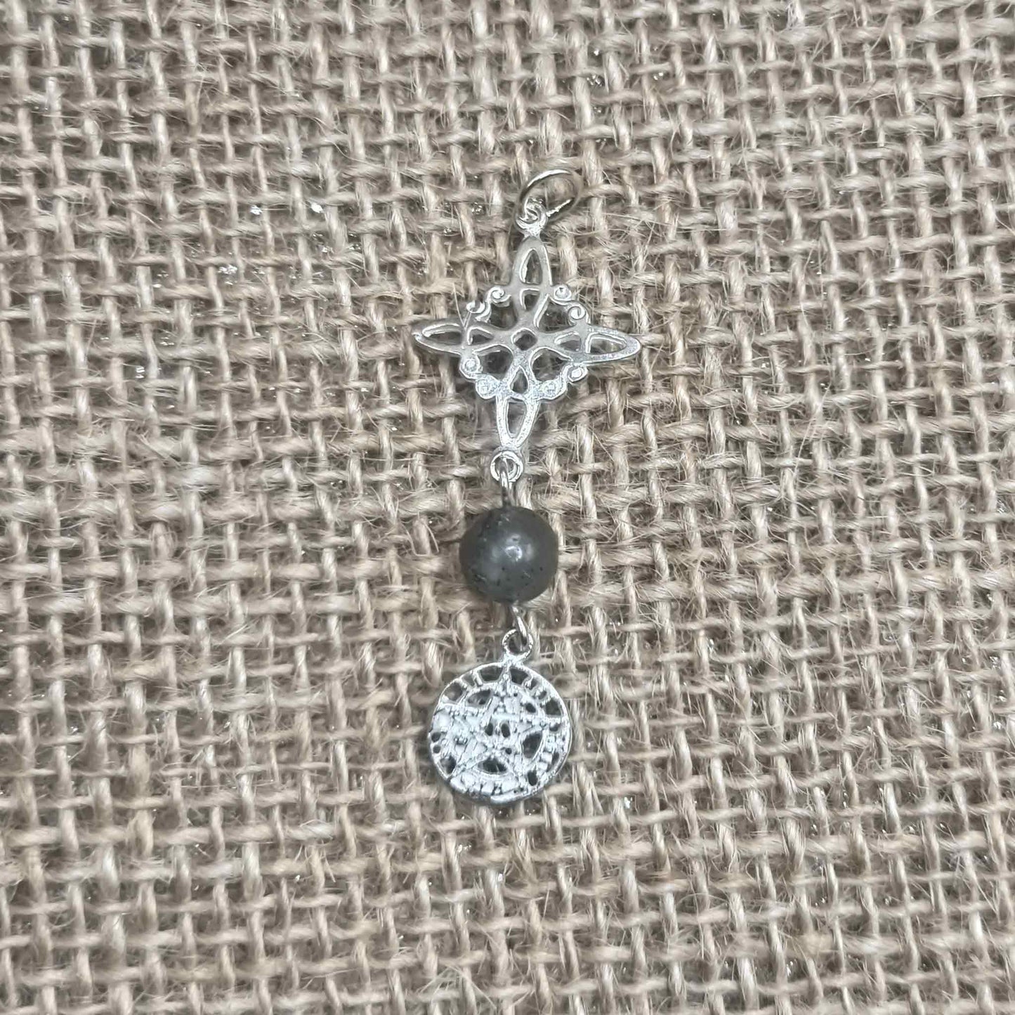 Colgante Triple Protección Mística (Plata de Ley) - Nudo de Bruja, Tetragramatón y Labradorita