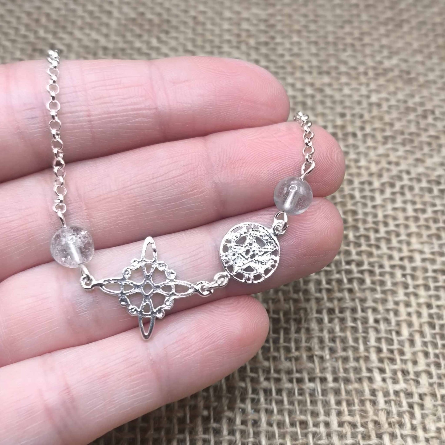 Pulsera de Triple Protección y Claridad (Plata de Ley 925) - Nudo de Bruja, Tetragramatón y Cuarzo Transparente (18.5 + 2.5 cm)