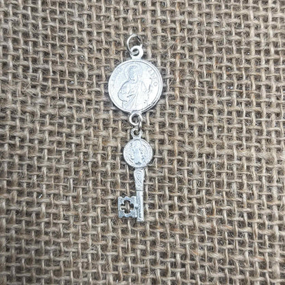 Colgante de Fe y Protección (Plata de Ley 925) - Medalla San Judas Tadeo y Llave de San Benito (45.7 mm)