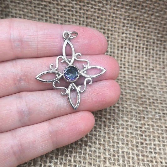 Colgante Nudo de Bruja MAXI (Plata de Ley 925) - Amuleto de Protección y Cuarzo Místico Tornasol (36.4 mm)