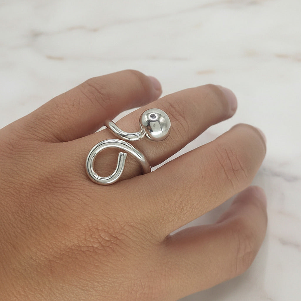 Anillo Orbe de Conexión – Plata de Ley 925 – Amuleto de Equilibrio y Regalo de Empoderamiento