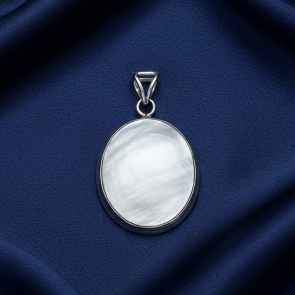 Colgante de Nácar Natural en Plata de Ley 925 Ovalado - Amuleto de Protección y Conexión Lunar para Regalo