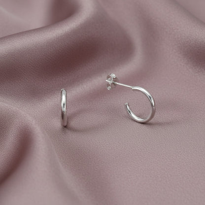 Pendientes de Medio Aro de Plata de Ley 925 Lisos (2x13 mm) - Semicriollas Abiertas para Regalo Minimalista