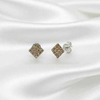 Pendientes de Rombo en Plata de Ley 925 y Cristal Dorado - Joya de Botón Geométrica para Regalo Elegante