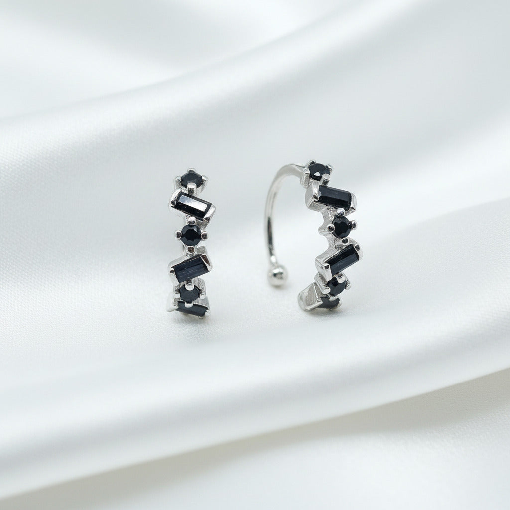 Pendientes de Cartílago de Plata de Ley 925 Rodiada con Circonitas Negras - Joyería de Estilo Místico y Regalo Elegante