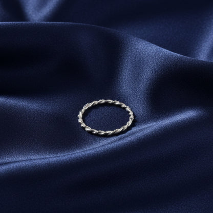 Sortija de Hilo Reliado en Plata de Ley 925 Retorcida - Anillo Fino de Diseño Cordón para Regalo Atemporal