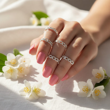 Anillo de Plata de Ley 925 con Símbolo de Infinito Continuo - Sortija Fina Midi de 4mm para Regalo Atemporal