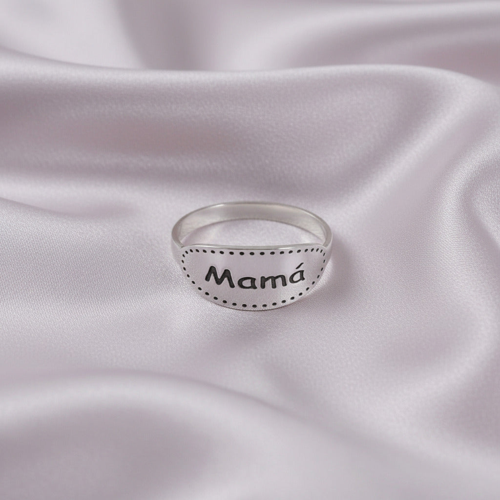 Anillo "Vínculo Sagrado" – Sortija Mamá en Plata de Ley 925 con Orla Labrada