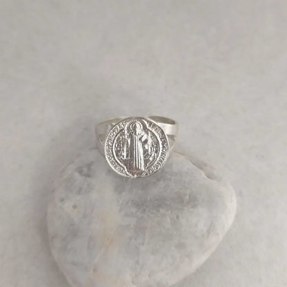 Anillo Ajustable de Plata 925 con Medalla de San Benito